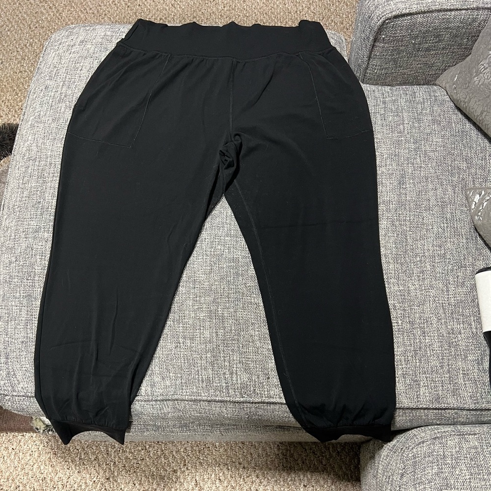 Athleta Salutation Jogger in Black